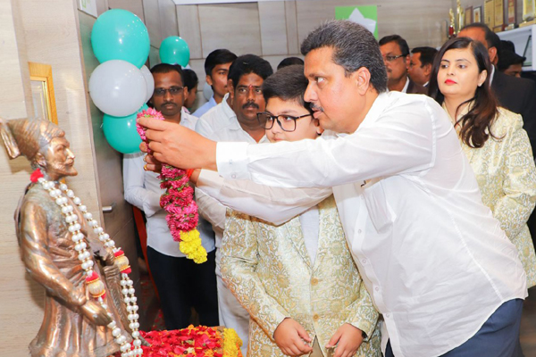 Mr. Suresh Kute (Founder of The Kute Group) inaugurating new Head Office in Beed